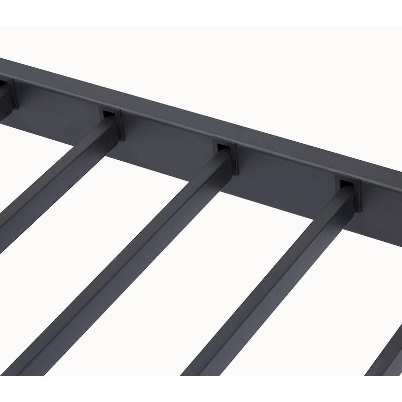 Cama alta de metal de tamaño completo con escritorio en forma de L, luces LED y base de carga