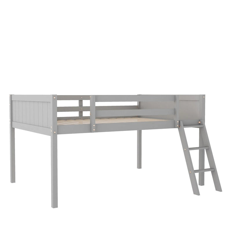 Cama tipo loft baja de madera de tamaño completo con escalera