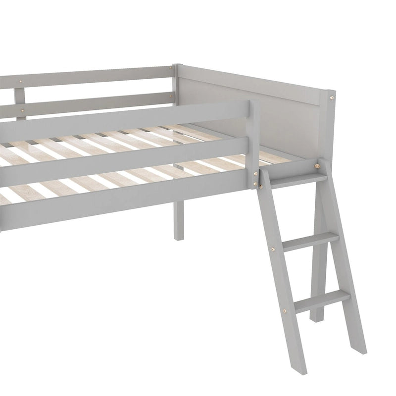 Cama tipo loft baja de madera de tamaño completo con escalera