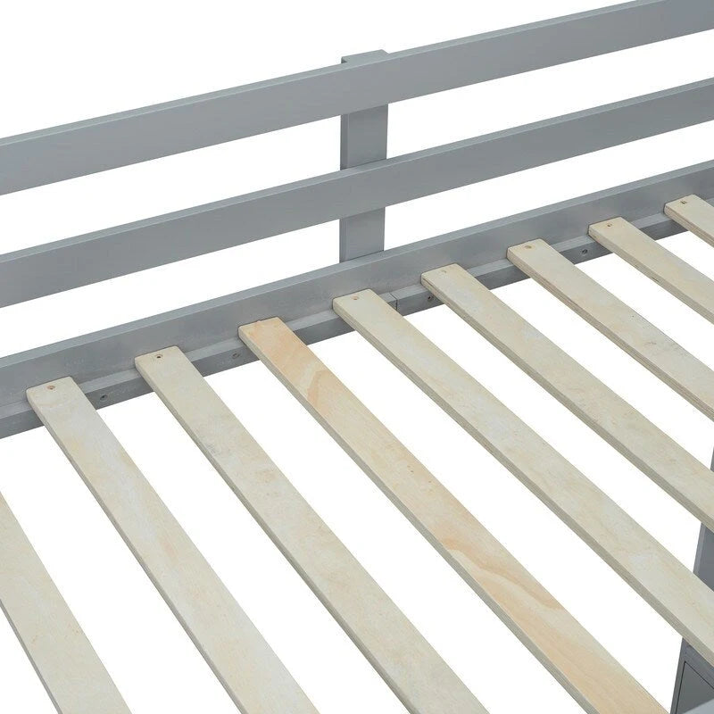 Cama alta de madera de tamaño completo con estantes grandes, escritorio y luz LED